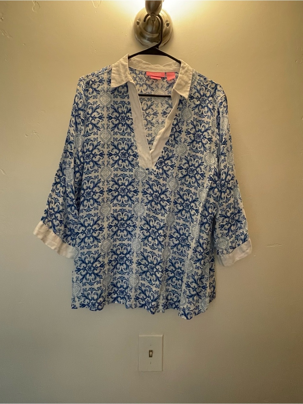 Isaac Mizrahi Blue and White Printed V-Neck Tunic